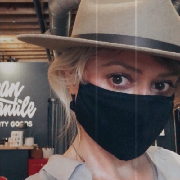 Meet your Posher, Kala - Picture 1 of 1